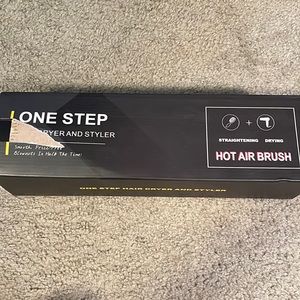 Hot air brush for straightening and drying